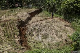 Dampak pergeseran tanah di Sukabumi