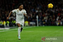 Real Madrid kembali rebut puncak klasemen Liga Spanyol setelah kalahkan Granada 2-0