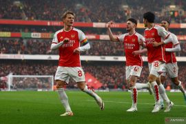 Arsenal menang 2-1 Wolverhampton Wanderers