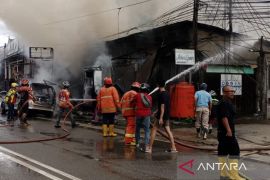 POM mini picu kebakaran, hanguskan ruko dan kendaraan di Samarinda