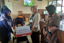 Mensos Risma kunjungi balita derita hidrosefalus di Kabupaten Ngawi