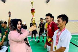 Fitrianti dukung pengembangan olahraga bulutangkis di Depok