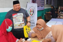 Sasar warga Surabaya-Sidoarjo, Gus Andi gelar pengobatan alternatif gratis