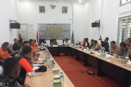 Kepala BNPB ingatkan Forkopimda tidak bekerja lambat tangani banjir bandang di Humbahas