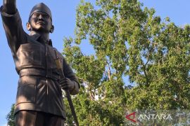 Taman Gor Kota Palu memiliki patung Soekarno