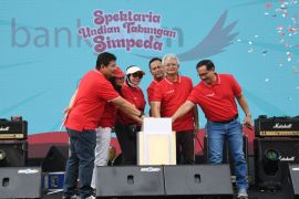 Bank Jatim bagiikan miliaran rupiah melalui "Spektaria Simpeda"