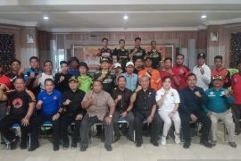 DPRD Banjarbaru serahkan bantuan peralatan pemadam kebakaran