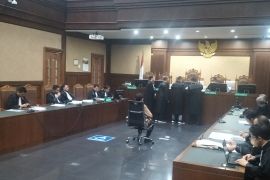 Hasbi Hasan didakwa terima suap untuk urus gugatan perkara di  MA