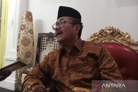 Bupati Cirebon salurkan bantuan becak motor untuk pemberdayaan ekonomi