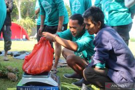 Dibantu Pegadaian, kini anggota Slankers bisa bikin pupuk sendiri