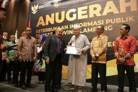 IIB Darmajaya raih penghargaan dari komisi informasi