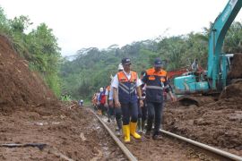 Dua jalur rel Purwokerto-Cirebon sudah dapat dilalui