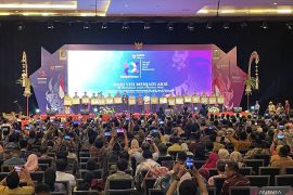 Ma'ruf Amin serahkan penghargaan SAKIP dan Zona Intregitas