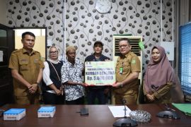 Bobby Nasution serahkan bansos kepada 20 korban kebakaran