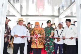 Gubernur Khofifah beri bantuan PLTS atap untuk Jember dan Lumajang