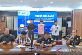 Berkas lengkap, tersangka pengemplang pajak diserahkan ke Kejati Riau