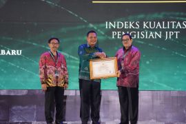 Wali Kota Aditya terima dua kategori penghargaan Meritokrasi dari KASN