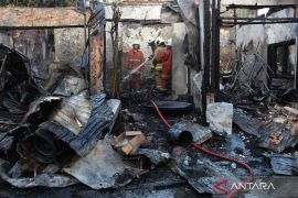 Kebakaran pertokoan di Surabaya