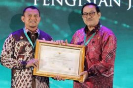 Penjabat Bupati HSS terima Anugerah Meritokrasi Tahun 2023 KASN