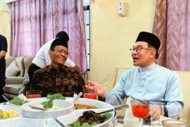 Mahfud MD bertemu PM Malaysia Anwar Ibrahim di Kuala Lumpur