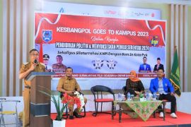 Pj Wako Payakumbuh Rida Anada beri pendidikan politik untuk mahasiswa