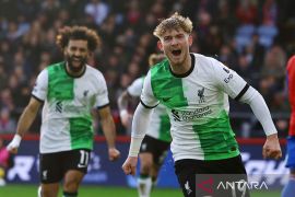Liverpool bangkit dari ketinggalan untuk puncaki klasemen Liga Inggris