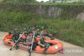 Timgab Bencana Babel kumpulkan satu ton sampah Sungai Parit Lalang