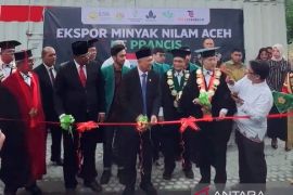Menkop dan Rektor USK lepas ekspor 1,2 ton minyak nilam dan pala ke Prancis