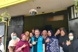 Anis Matta sambangi ibu hamil di Waru Sidoarjo