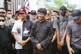 Cawapres Mahfud bernostalgia di Festival Layangan dan Pasar Sembako di Jabar
