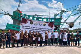 Kejagung RI hibahkan kapal ikan untuk Unhas
