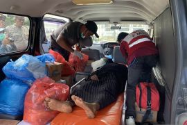 Imigran Rohingya mulai sakit, seorang dibawa ke rumah sakit