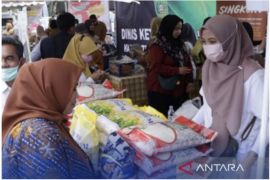 Disperindag ESDM Sumut  gelar pasar murah hadapi Natal di Toba