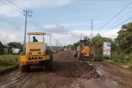 Pemkab Aceh Besar tangani darurat jalur Limpok-Cot Iri secara darurat