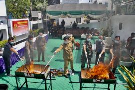 Kejari Barabai HST musnahkan barang bukti 38 kasus sesuai putusan MA