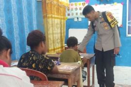 Bhabinkamtibmas-mahasiswa perluas Gabus tingkatkan SDM warga Papua