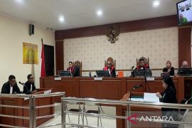 Ayah gembong narkoba Lian Silas didakwa pasal berlapis