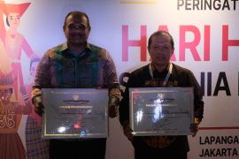 Pj Gubernur-Kakanwil Kemenkumham Babel terima penghargaan dari menkumham