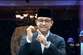 Jari telunjuk kanan bentuk angka 1 dominasi gerak tubuh Anies saat debat Capres