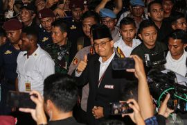 Anies janjikan "Hotline Paris" untuk beri warga bantuan hukum gratis