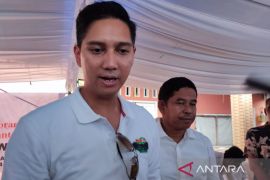 Prabowo Subianto olahraga renang dan bekerja seperti biasa jelang debat