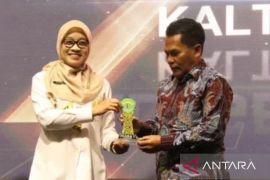 DPMPD Kaltim  beri penghargaan desa berprestasi nasional