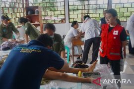 PMI Landak gelar bakti sosial khitan massal di Kecamatan Meranti