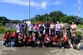 Perum LKBN ANTARA Biro Kalbar tanam 860 pohon di batas negeri