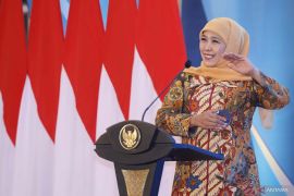 Khofifah serahkan DIPA dan TKD Jatim 2024 Rp129,3 triliun