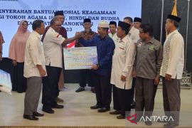 Manokwari salurkan bansos untuk 537 pemuka agama