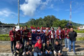 Bem Poltesa ikut penghijauan  ANTARA di PLBN Aruk