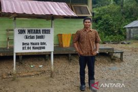 Dul Latif, penggiat pendidikan di Pegunungan Meratus