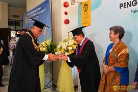 Dekan Fasilkom UI Petrus Mursanto dikukuhkan sebagai guru besar