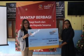 Bank Mandiri Taspen berbagi tali kasih